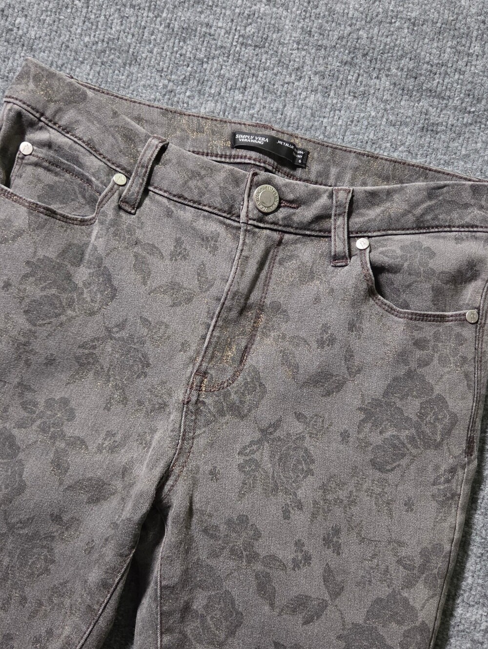 Simply Vera Vera Wang Metallic Gray Skinny Jeans Size 6